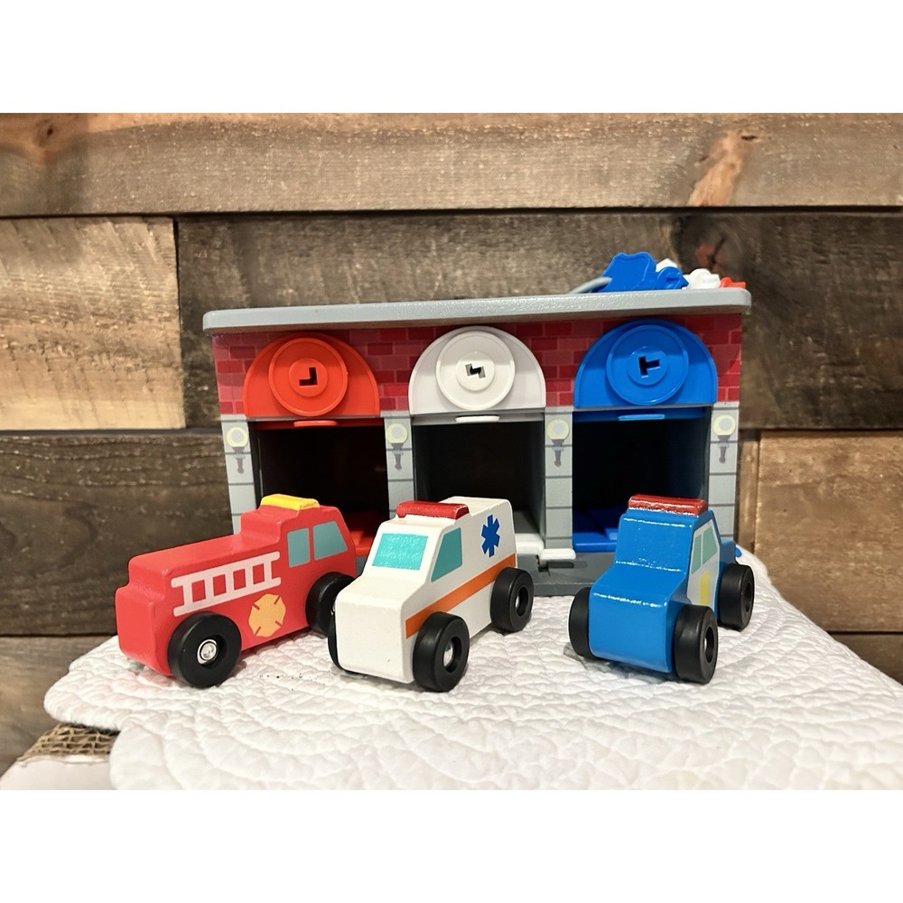 Melissa and Doug Wooden Keys & Cars Rescue Garage Play Set EUC